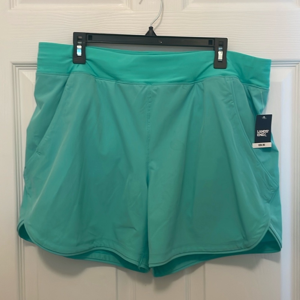 NWT Lands End swim/running lined 5”board shorts in green. Size 16